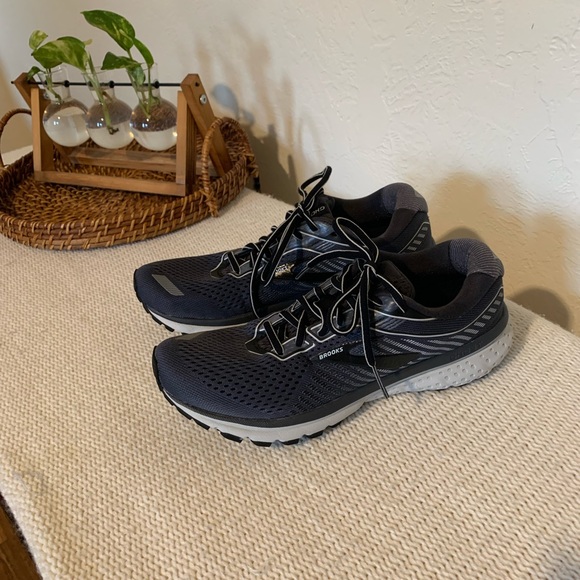 Brooks Ghost 12 EUC - Picture 2 of 8